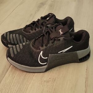 Nike Metcon Mens Black and Gray Athletic Shoes